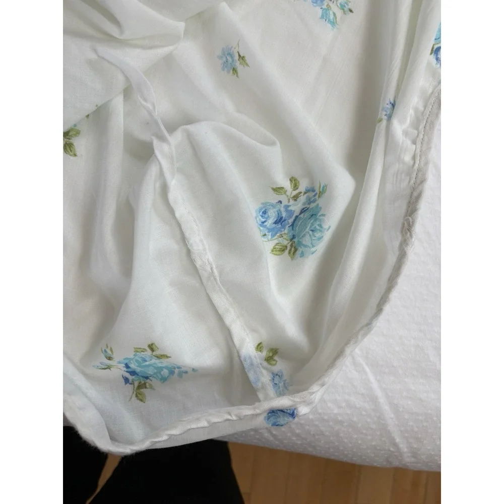 Vtg. The Treasury Blue White Floral Fitted Vtg Sheet Double 72x84 Cottage Flower